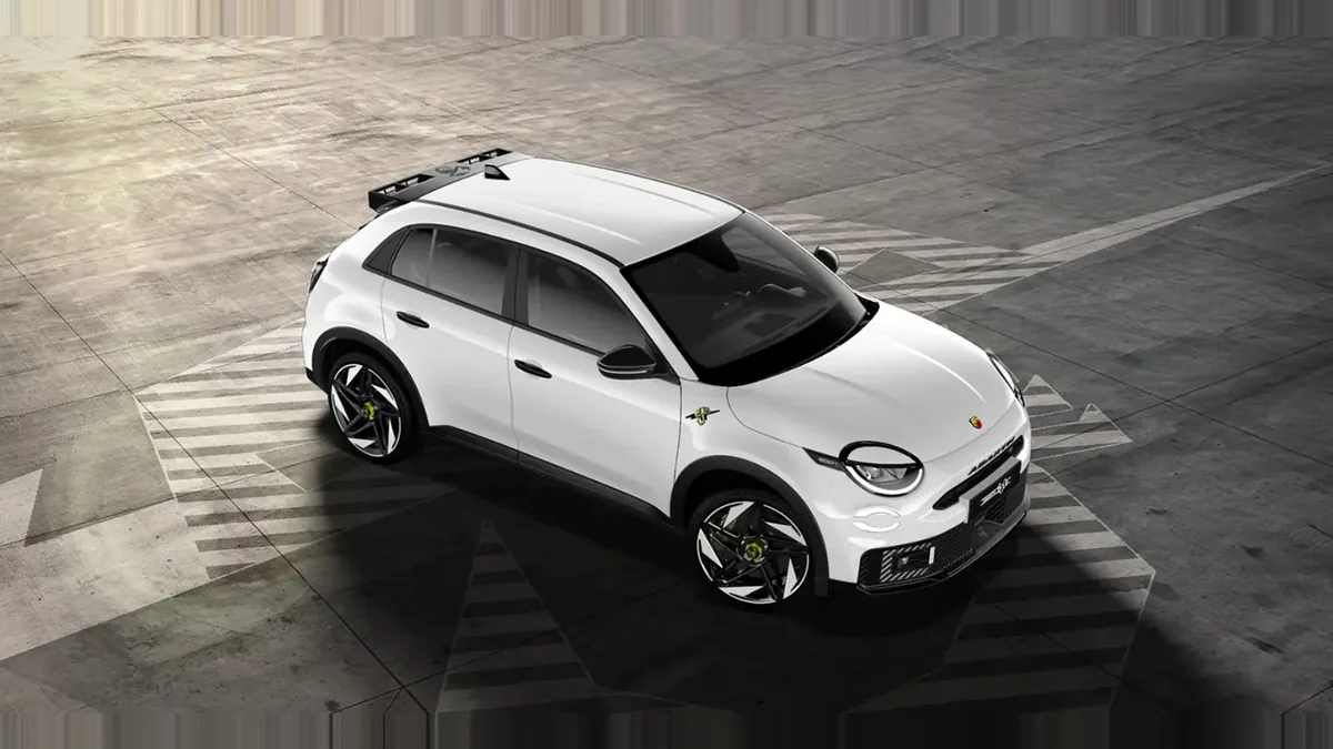 Abarth 600e Turismo en renting en Zaragoza — Lateral