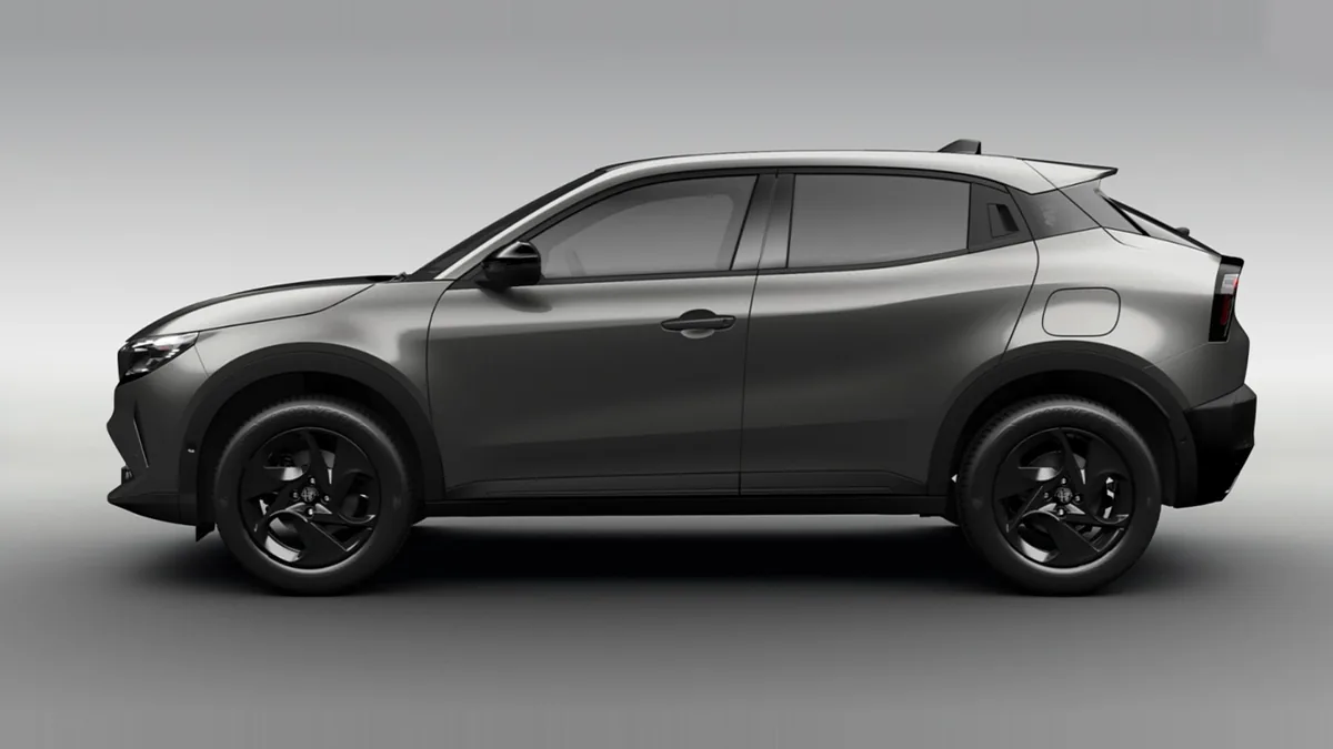 Alfa Romeo Junior Ibrida en renting en Zaragoza — Lateral
