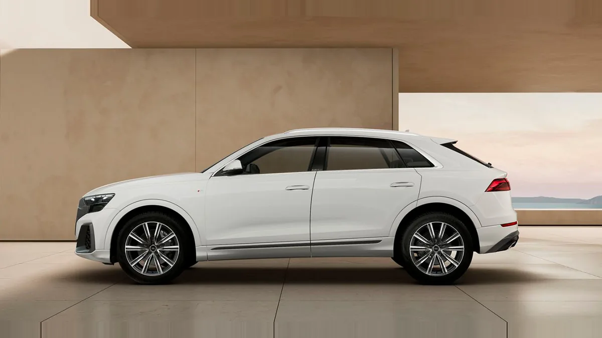 Audi Q8 SUV S line 45 TDI Quattro Tiptronic en renting en Zaragoza — Lateral