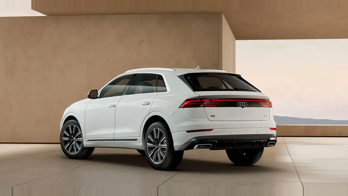 Audi Q8 SUV S line 45 TDI Quattro Tiptronic en renting en Zaragoza — Trasera