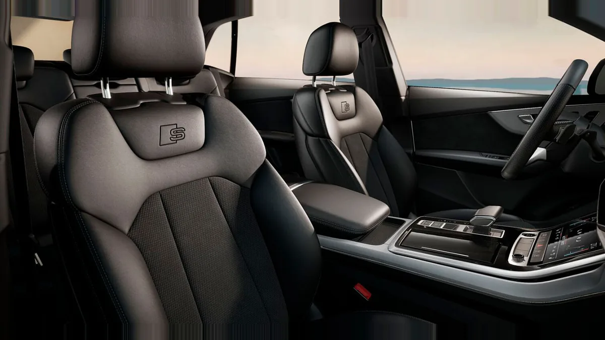 Audi Q8 SUV S line 45 TDI Quattro Tiptronic en renting en Zaragoza — Interior