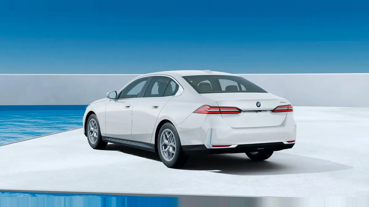 BMW Serie 5 520d en renting en Zaragoza — Lateral