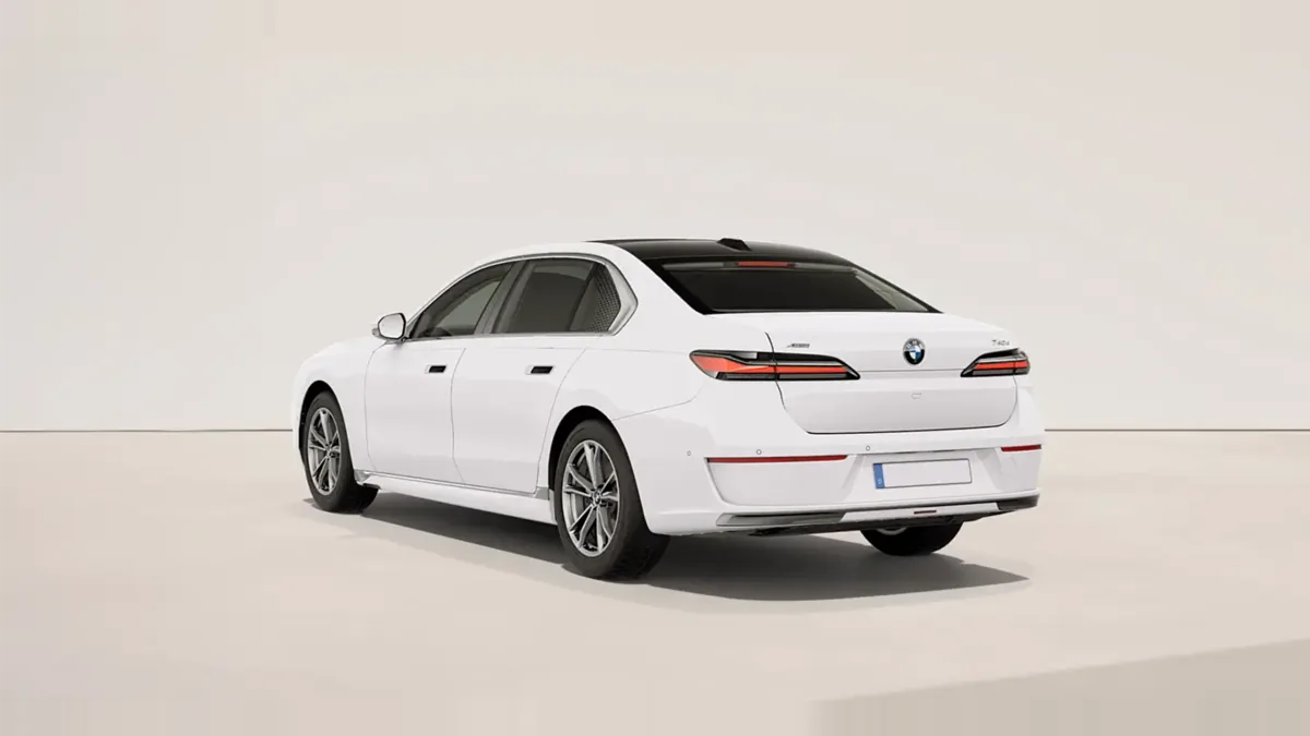 BMW Serie 7 740d xDrive en renting en Zaragoza — Trasera