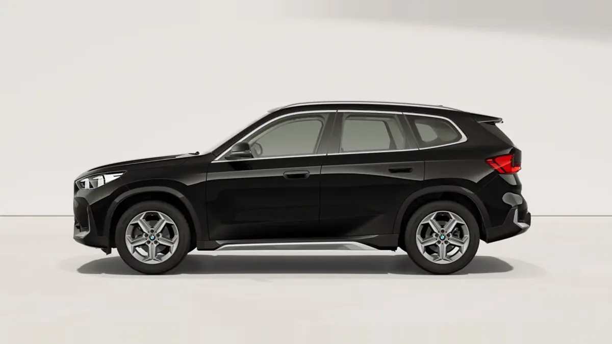 BMW X1 sDrive20d xLine 120kW en renting en Zaragoza — Lateral