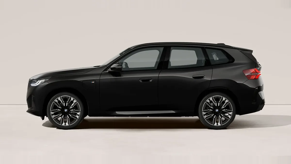 BMW X3 30e xDrive en renting en Zaragoza — Lateral