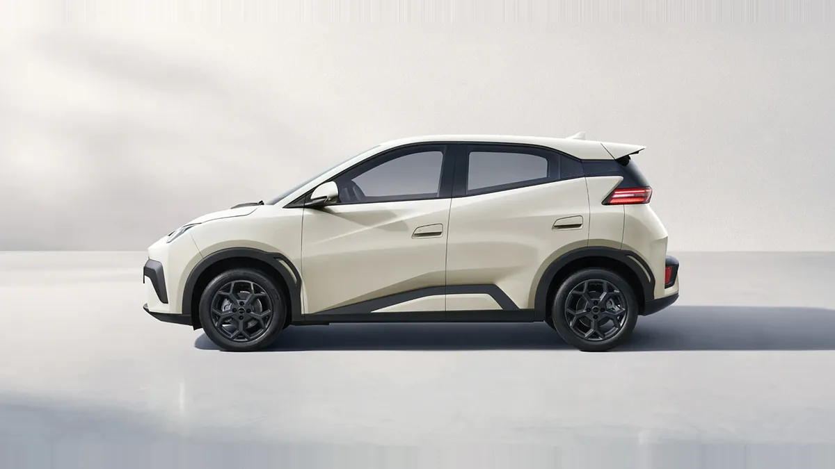 BYD Dolphin Surf Boost en renting en Zaragoza — Lateral