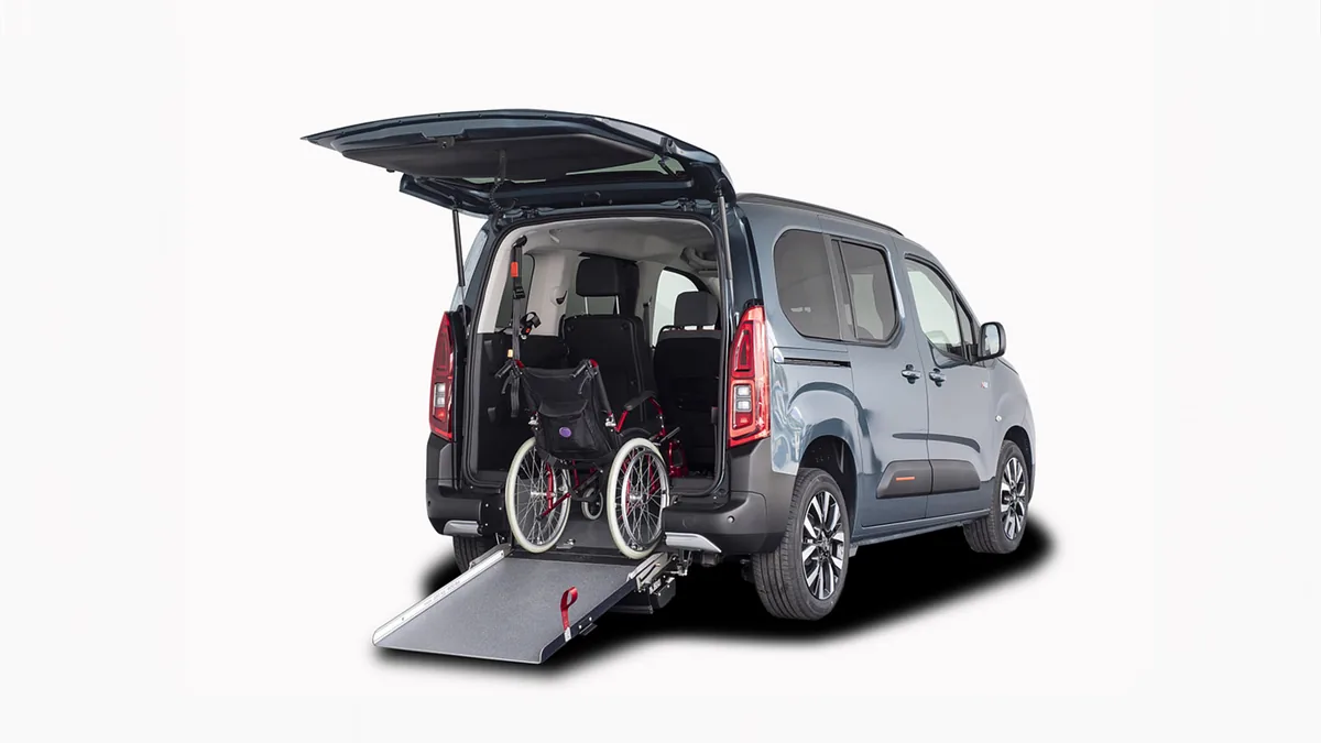 Citroën Berlingo Talla M BlueHDi 100 YOU L1 N1 Adaptado en renting en Zaragoza — Lateral