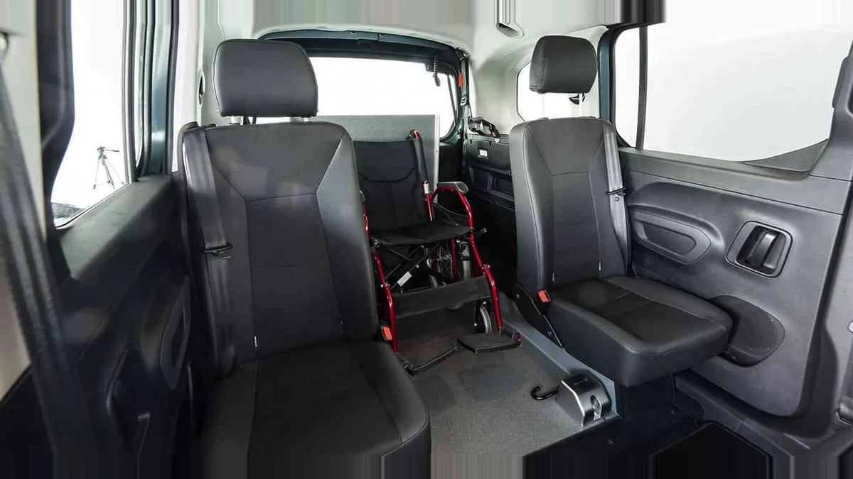 Citroën Berlingo Talla M BlueHDi 100 YOU L1 N1 Adaptado en renting en Zaragoza — Interior