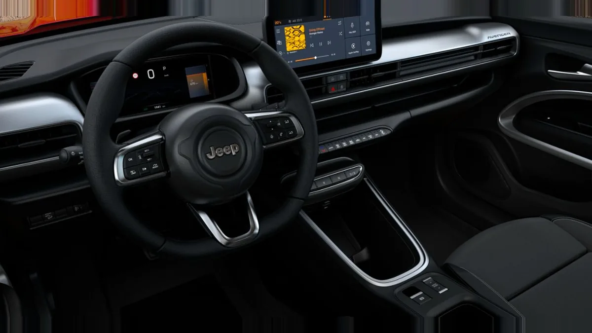 Jeep AVENGER E-HYBRID ALTITUDE en renting en Zaragoza — vista 6