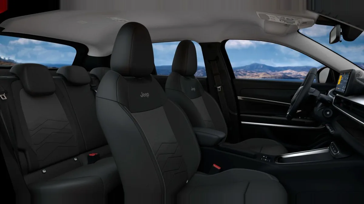 Jeep AVENGER E-HYBRID ALTITUDE en renting en Zaragoza — vista 7