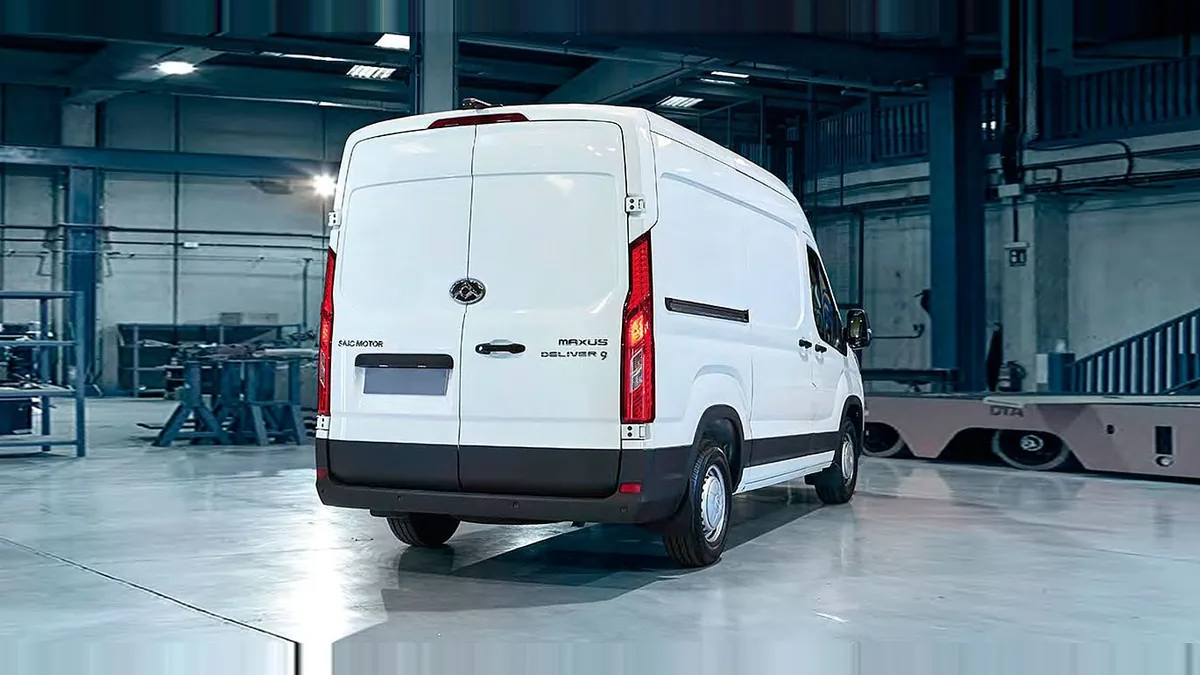 Maxus Deliver 9 Furgón 2.0D L3H2 150 (MERCANCÍAS PROPIAS) en renting en Zaragoza — Delantera