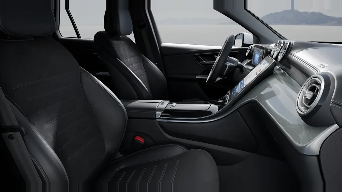 Mercedes-Benz GLC 220D 4MATIC en renting en Zaragoza — Interior