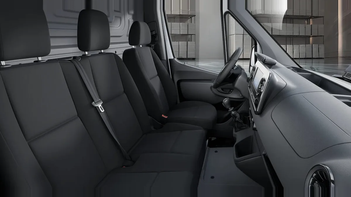 Mercedes-Benz Sprinter 315 CDI Medio Pro en renting en Zaragoza — Interior