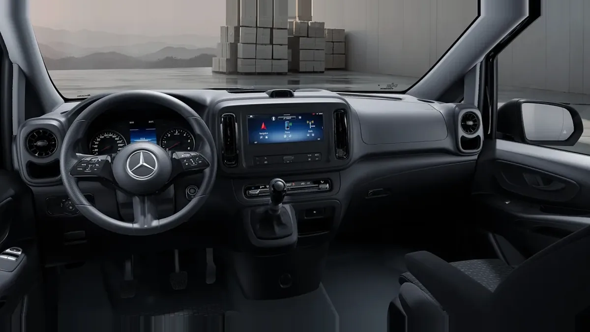 Mercedes-Benz Vito 110CDI 75kW Furgón Pro Larga en renting en Zaragoza — Delantera