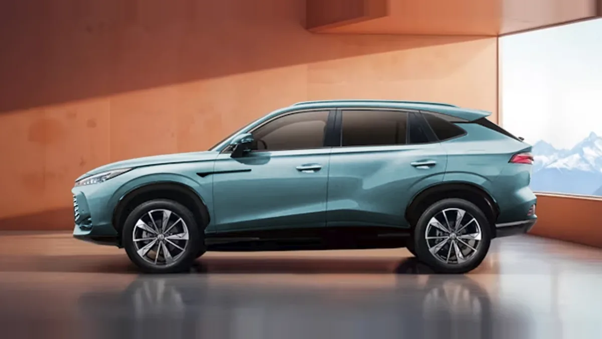 MG HS 1.5 Hybrid Comfort en renting en Zaragoza — Lateral