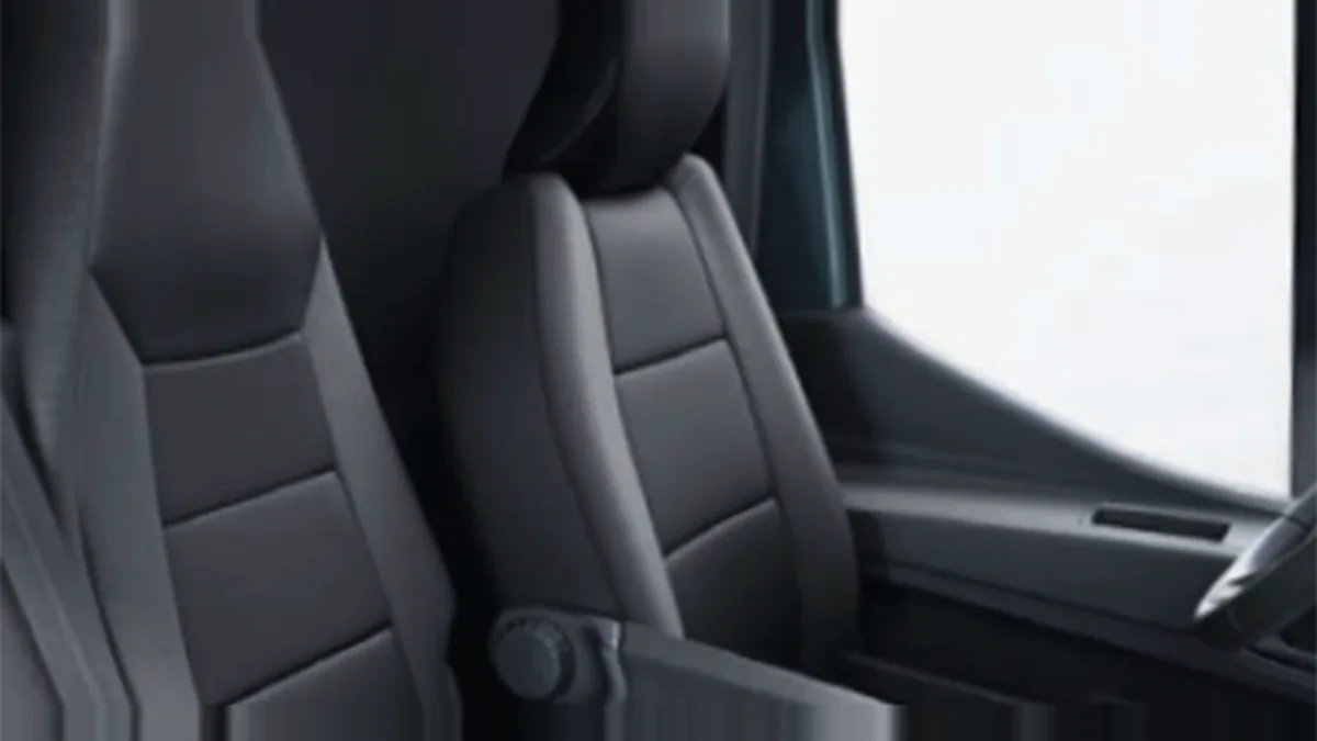 Nissan Interstar N1 L2H2 (3.5T) dCi 96kW (130CV) FWD Acenta en renting en Zaragoza — Interior