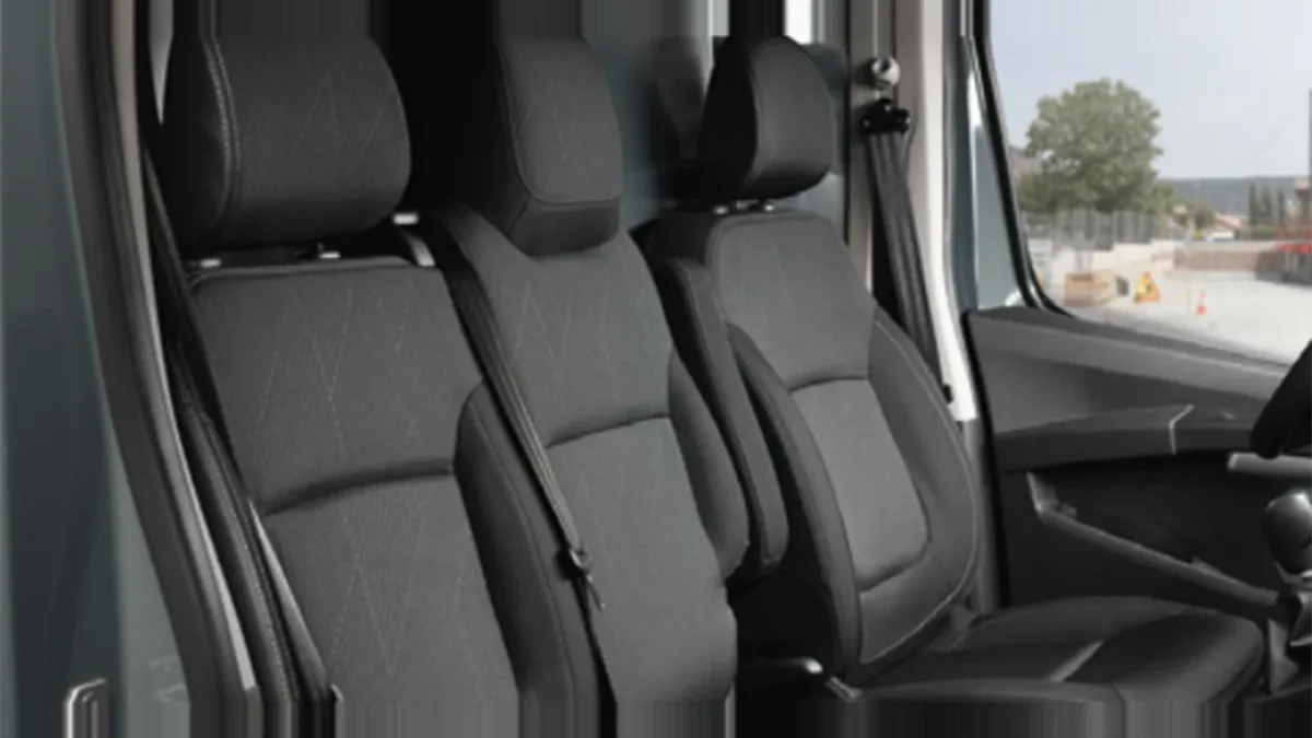 Nissan Primastar Furgón 2.0 DCI S&S L1H1 Acenta 110CV (MERCANCÍAS TERCEROS) en renting en Zaragoza — Trasera