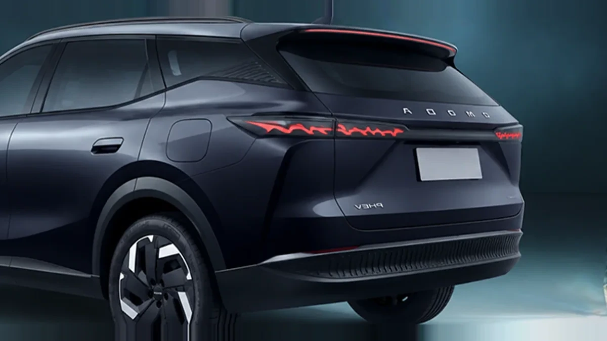 Omoda 7 1.5 TGDI PHEV Premium 279CV en renting en Zaragoza — Lateral