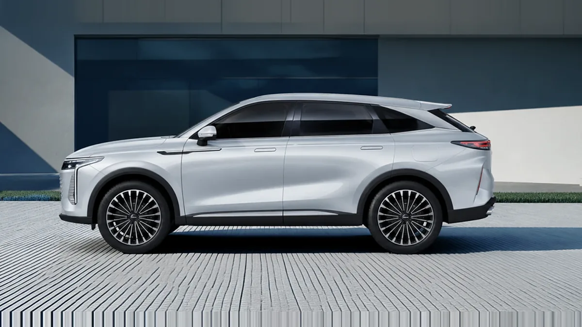 Omoda 9 SHS Premium 1.5 TGDI 3DHT 395kW (537CV) AWD en renting en Zaragoza — Lateral
