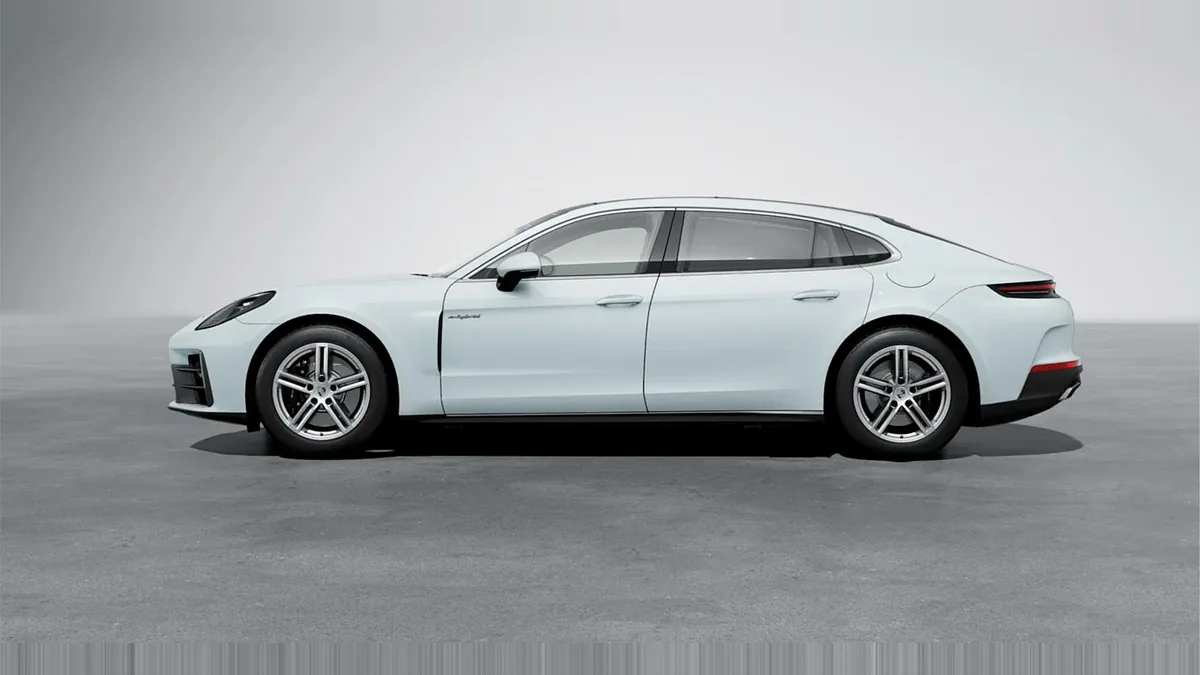 Porsche Panamera 4 E-Hybrid Executive en renting en Zaragoza — Lateral