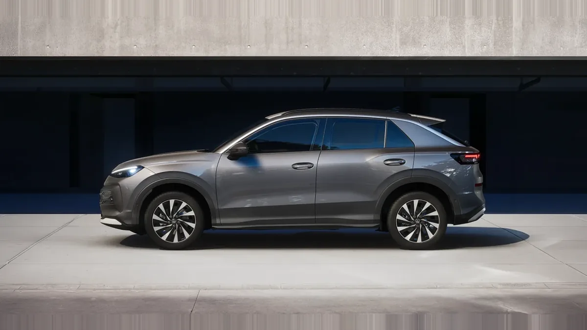 Volkswagen T-ROC Match 1.5 eTSI 150CV DSG en renting en Zaragoza — Lateral